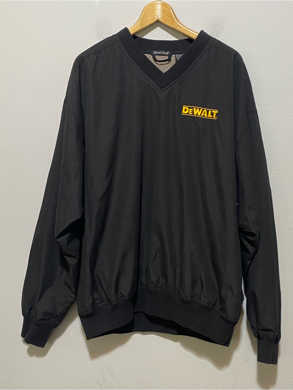 River’s End Dewalt Black Long Sleeve Pullover Sweatshirt Men's Size XL Pockets